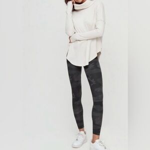 Aritzia TNA waffle knit turtleneck. Size M